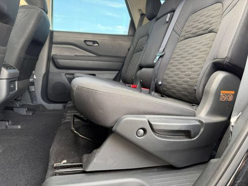 Used 2025 Nissan Pathfinder SV FWD image 28