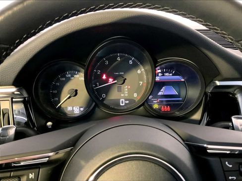 Certified 2023 Porsche Macan image 29