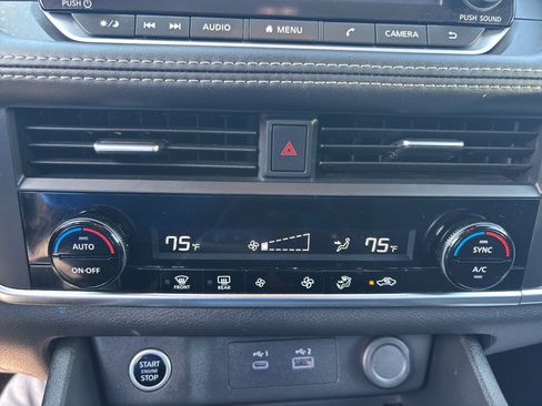 Used 2023 Nissan Rogue SV image 7