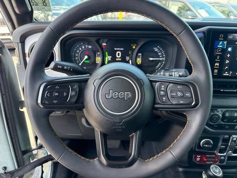 Used 2024 Jeep Wrangler Unlimited AWD/4WD image 13