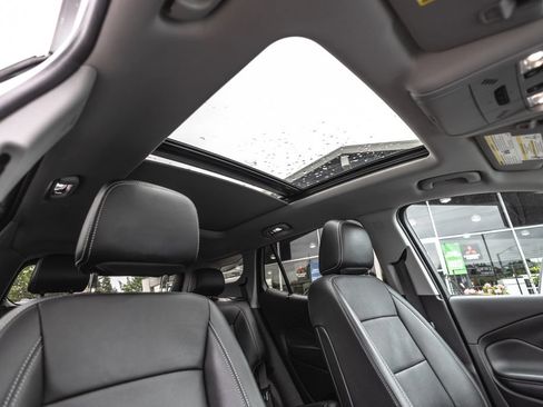 Used 2024 GMC Terrain SLT w/ Tech Package AWD/4WD image 31