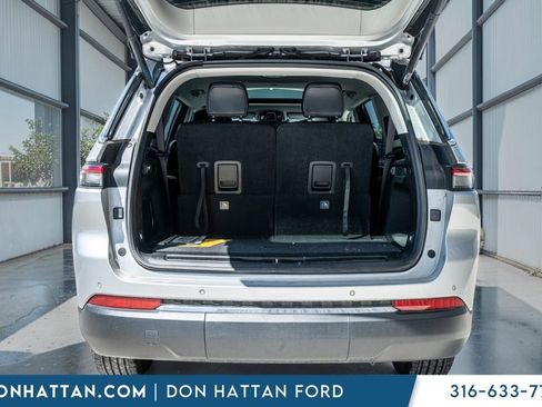 Used 2023 Jeep Grand Cherokee L Limited image 33