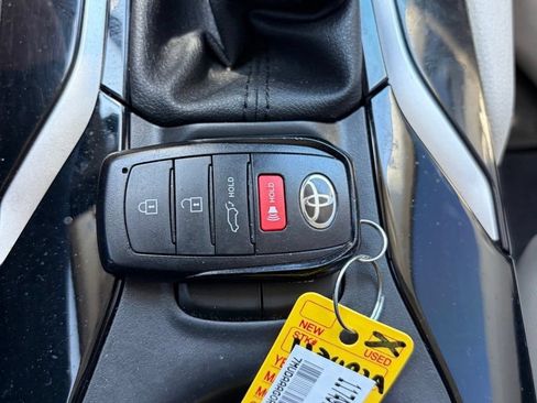 Used 2024 Toyota Corolla Cross XLE w/ Convenience Package FWD image 15