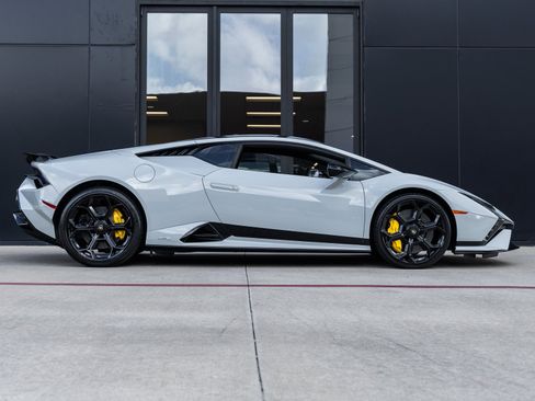 Used 2023 Lamborghini Huracan Tecnica image 10