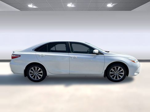 Used 2017 Toyota Camry XLE FWD image 8