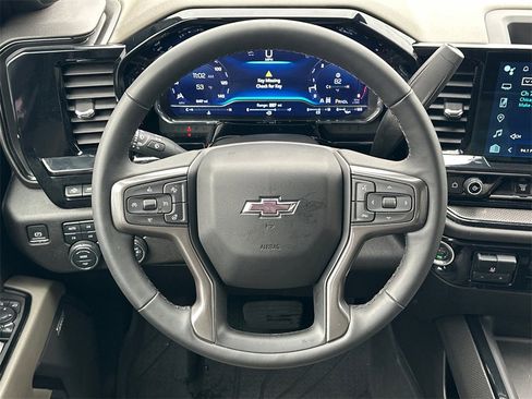 Used 2024 Chevrolet Silverado 2500 ZR2 w/ Technology Package image 25