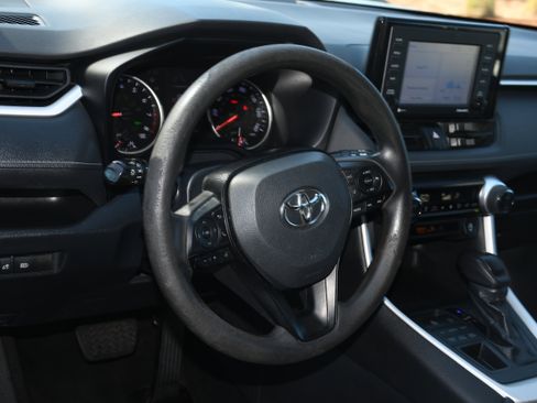 Used 2020 Toyota RAV4 XLE image 8