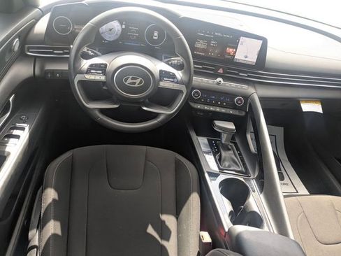 Used 2025 Hyundai Elantra SEL FWD image 29