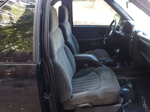 Used 2002 Chevrolet Blazer LS w/ Preferred Equipment Group AWD/4WD image 19