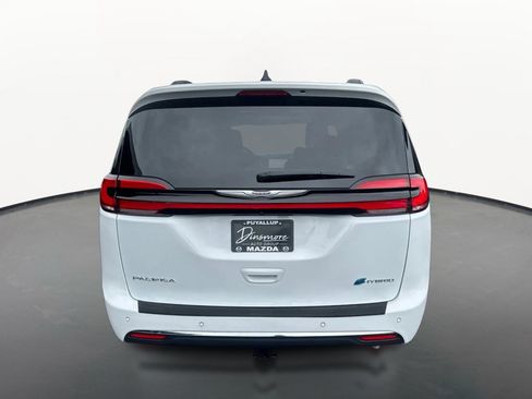 Used 2023 Chrysler Pacifica Limited w/ Uconnect Theater Family Group FWD image 4