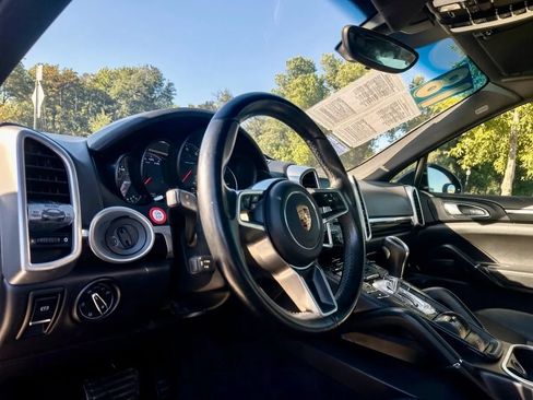 Used 2018 Porsche Cayenne AWD/4WD image 12