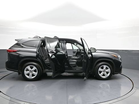 Certified 2023 Toyota Highlander LE FWD image 42