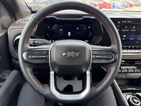 Used 2025 Chevrolet Colorado Z71 image 17