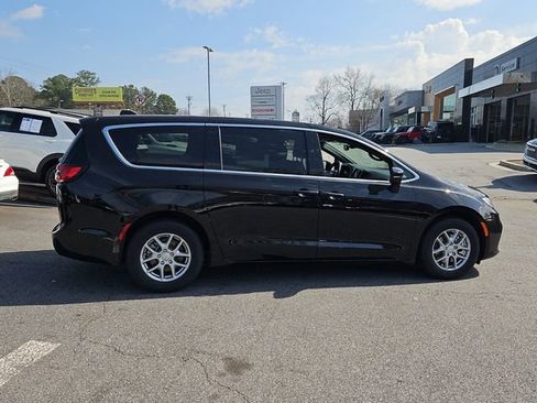 New 2026 Chrysler Pacifica Select image 10