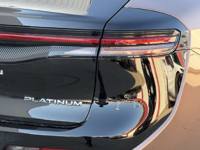 Used 2023 Toyota Crown Platinum AWD/4WD image 7