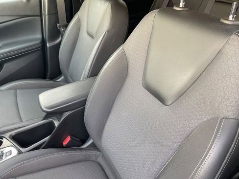 Used 2022 Buick Encore GX Select w/ Sport Touring Package image 4