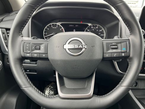 Used 2025 Nissan Rogue SV AWD/4WD image 30