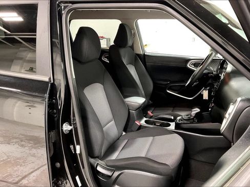 Used 2023 Kia Soul LX w/ LX Technology Package FWD image 9