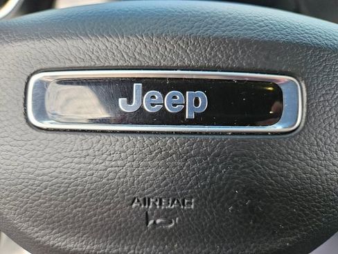 Used 2025 Jeep Grand Cherokee Laredo w/ Luxury Tech Group I image 26