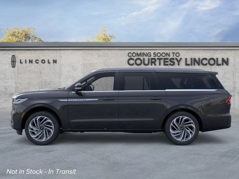 New 2026 Lincoln Navigator L Reserve AWD/4WD image 3