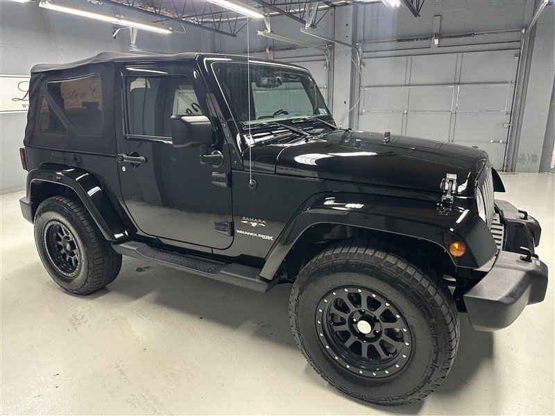 Used 2018 Jeep Wrangler Sahara w/ Connectivity Group AWD/4WD image 8