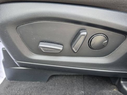 Used 2023 Ford Explorer XLT AWD/4WD image 22