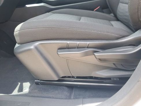 Used 2026 Chevrolet Equinox LT FWD image 13