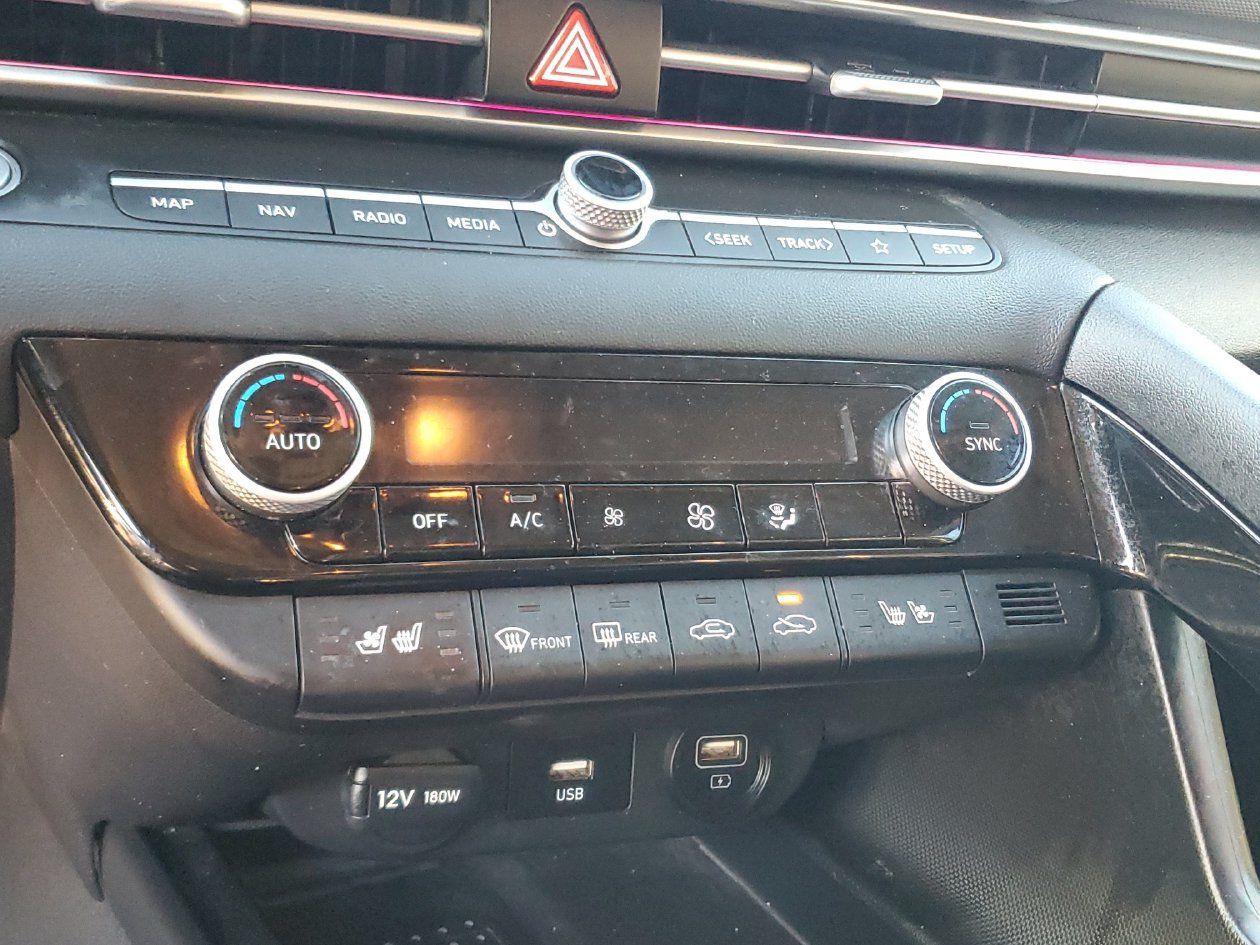 Used 2023 Hyundai Elantra Limited FWD image 23