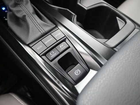 Used 2025 Toyota Camry SE w/ Convenience Package FWD image 9