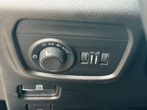 Used 2023 Jeep Grand Cherokee L Laredo RWD image 33