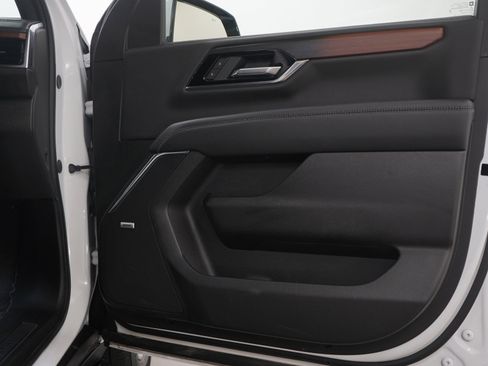 Used 2025 GMC Yukon Denali AWD/4WD image 11