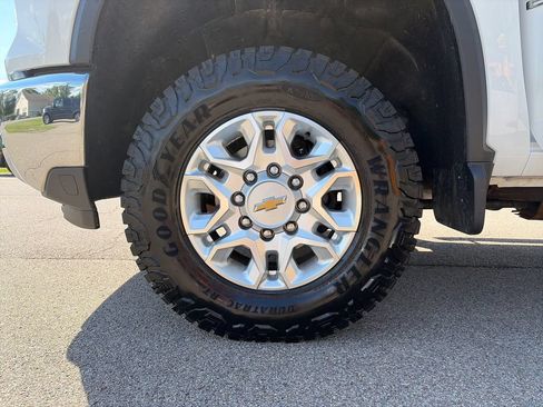 Used 2024 Chevrolet Silverado 2500 LT AWD/4WD image 12