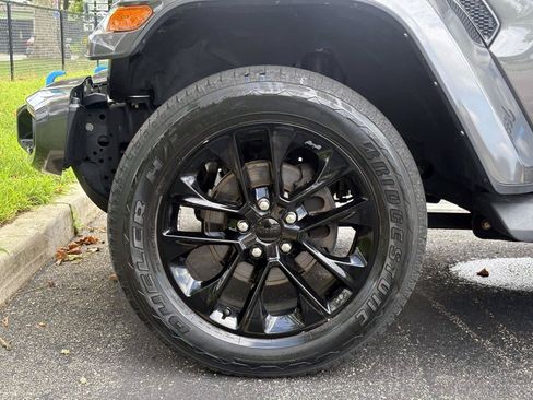 Used 2021 Jeep Wrangler Unlimited Sahara AWD/4WD image 30