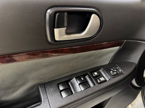 Used 2010 Mitsubishi Galant ES image 7