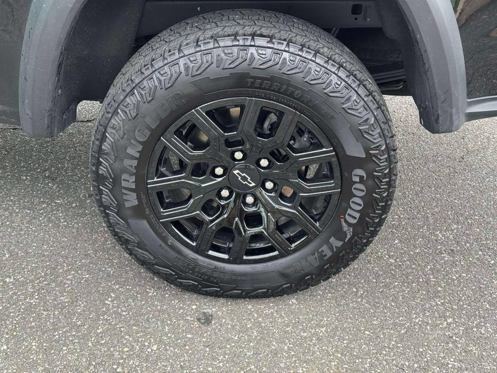 Used 2026 Chevrolet Colorado Trail Boss AWD/4WD image 11