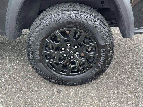 Used 2026 Chevrolet Colorado Trail Boss AWD/4WD image 11