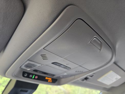 Used 2020 Chevrolet Equinox LT FWD image 23