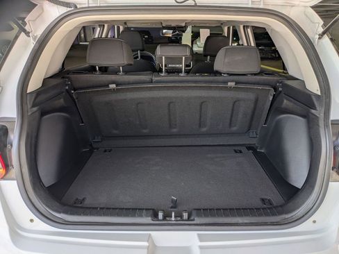 Used 2025 Hyundai Venue SEL FWD image 23