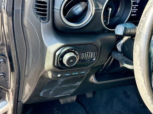 Used 2021 Jeep Wrangler Unlimited Sahara w/ Cold Weather Group AWD/4WD image 11