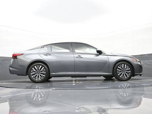 Used 2023 Nissan Altima 2.5 SV image 33