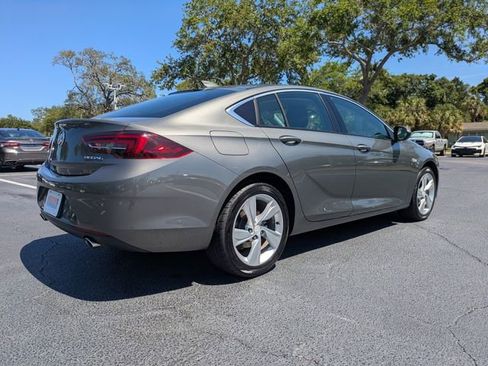Used 2018 Buick Regal Preferred w/ Driver Confidence Package #1 FWD image 4