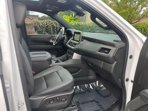Used 2022 Chevrolet Tahoe Z71 w/ Luxury Package AWD/4WD image 28