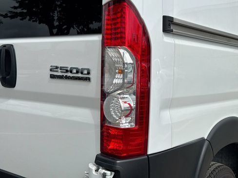 Used 2025 RAM ProMaster 2500 w/ U-Haul Equipment Group FWD image 31