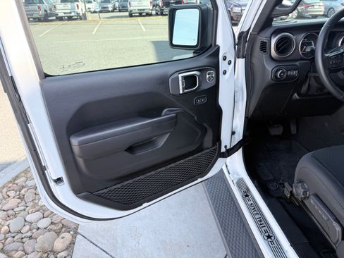 Used 2020 Jeep Wrangler Sport image 12