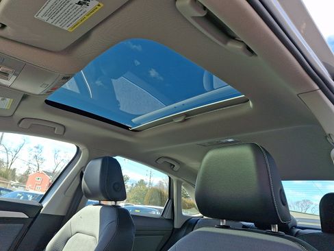 New 2026 Volkswagen Jetta SE FWD image 10