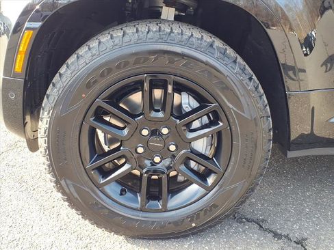 New 2026 Land Rover Defender 110 X-Dynamic SE image 9