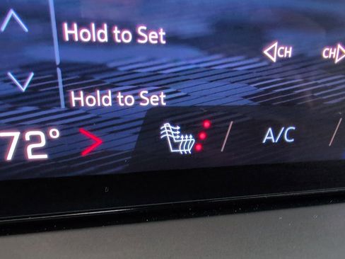 Used 2025 Chevrolet Traverse LT image 22