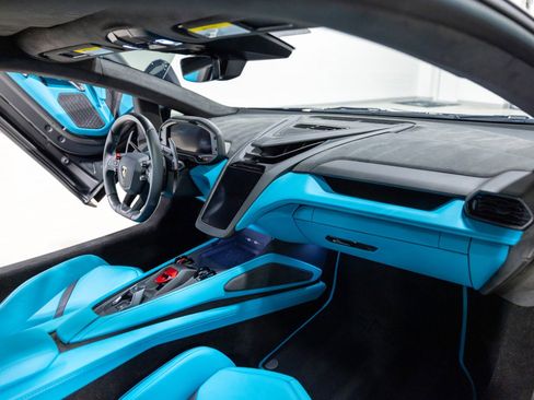 Used 2025 Lamborghini Revuelto image 40