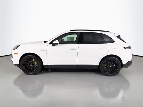 New 2025 Porsche Cayenne E-Hybrid image 2