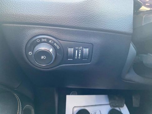 Used 2018 Jeep Compass Latitude w/ Popular Equipment Group AWD/4WD image 15